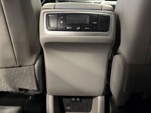 Used 2017 Toyota Highlander XLE AWD/4WD image 31