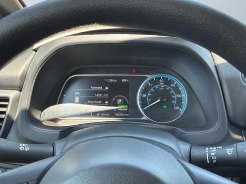 Used 2025 Nissan Leaf S FWD image 12