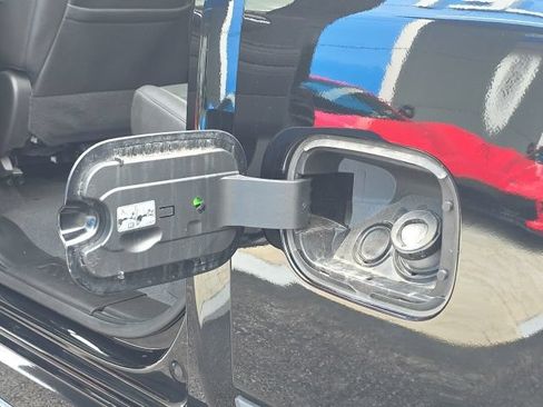 Used 2025 Chevrolet Silverado 3500 LTZ AWD/4WD image 31