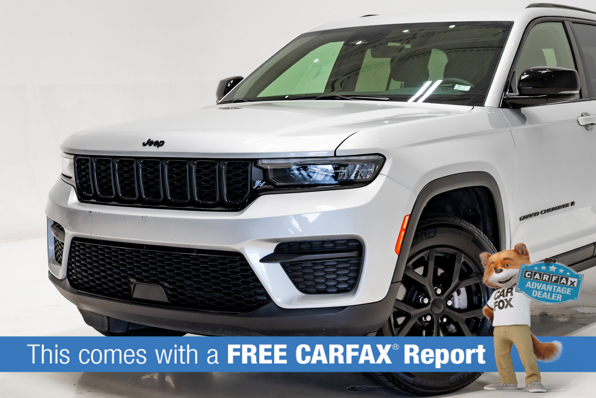 Certified 2025 Jeep Grand Cherokee Altitude AWD/4WD image 2