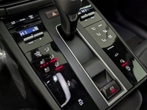 New 2026 Porsche Macan Turbo image 34