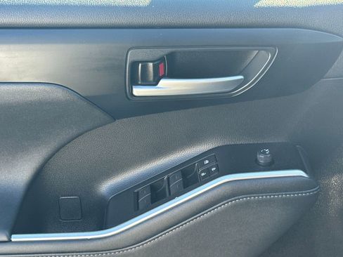 Used 2023 Toyota Highlander XLE image 37