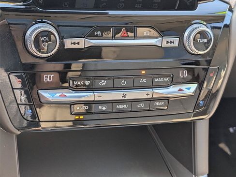 Used 2021 Ford Explorer Platinum w/ Equipment Group 601A AWD/4WD image 31