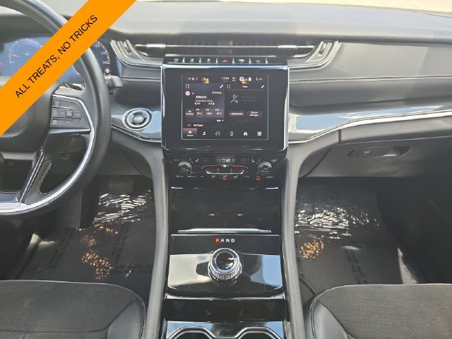 Used 2022 Jeep Grand Cherokee Altitude AWD/4WD image 11