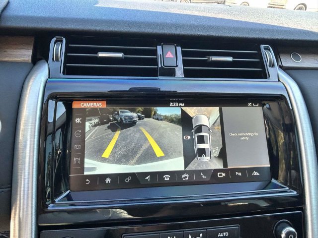 Used 2018 Land Rover Discovery HSE AWD/4WD image 23