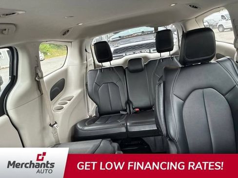 Used 2024 Chrysler Pacifica Limited FWD image 10