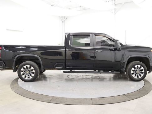 Used 2021 Chevrolet Silverado 2500 Custom w/ Custom Value Package image 8