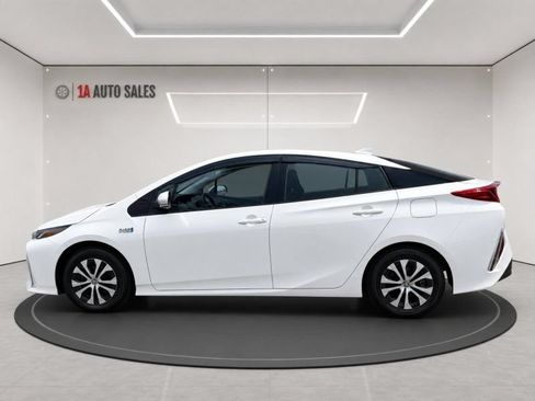 Used 2021 Toyota Prius Prime LE FWD image 2