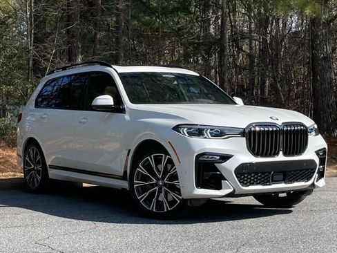 Used 2022 BMW X7 M50i image 10