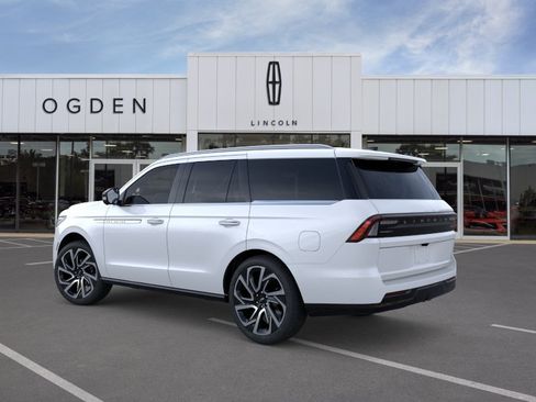 New 2026 Lincoln Navigator Reserve AWD/4WD image 4
