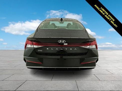 Certified 2025 Hyundai Elantra SEL FWD image 6