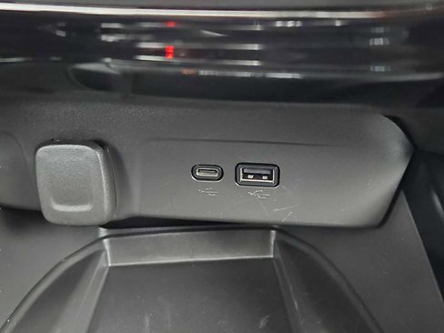 Certified 2025 Chevrolet Trax ACTIV w/ Sunroof Package image 18