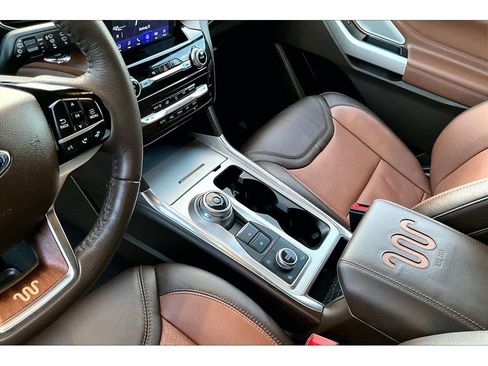 Used 2022 Ford Explorer King Ranch image 17