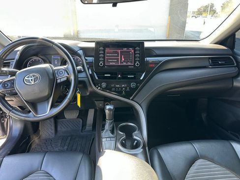 Used 2022 Toyota Camry SE FWD image 8