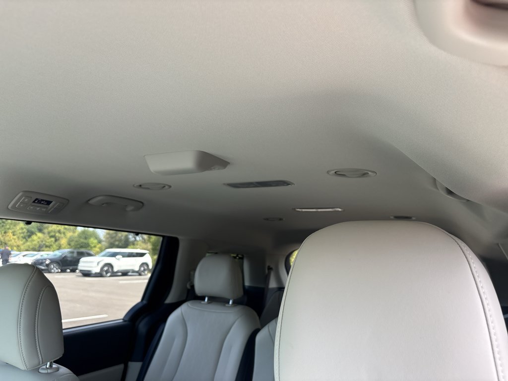 Used 2026 Kia Carnival EX FWD image 23
