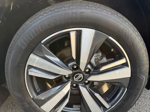 Used 2021 Nissan Rogue SL w/ Premium Package image 8