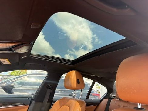 Used 2018 BMW 530i RWD image 11