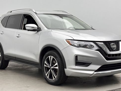 Used 2019 Nissan Rogue SV w/ Premium Package image 3