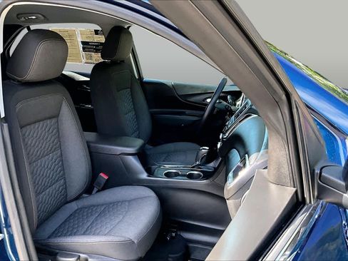Used 2020 Chevrolet Equinox LT w/ Driver Convenience Package FWD image 9