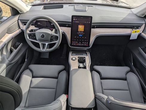 New 2025 Volvo EX90 Ultra image 16