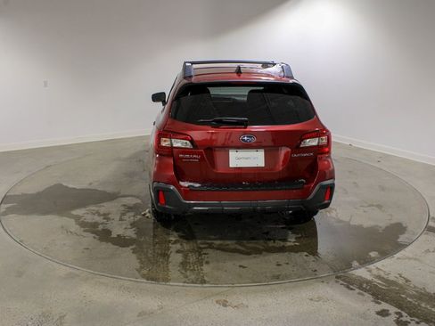 Used 2018 Subaru Outback 2.5i Premium image 4