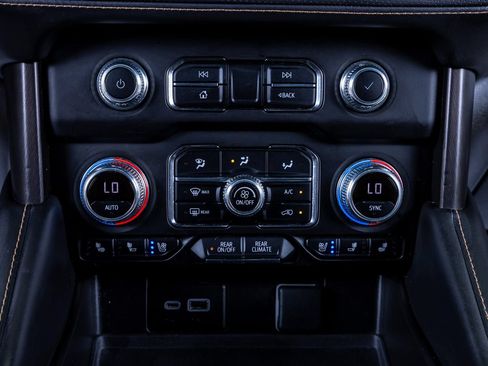 Used 2023 GMC Yukon XL AT4 AWD/4WD image 17