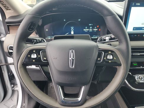 New 2025 Lincoln Corsair Reserve w/ Equipment Group 202A image 16