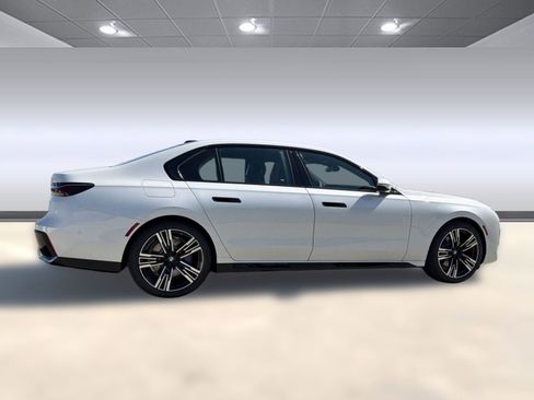 New 2026 BMW 740i image 8