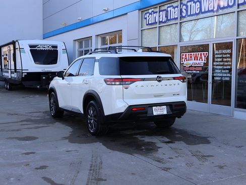 Used 2022 Nissan Pathfinder SV image 8
