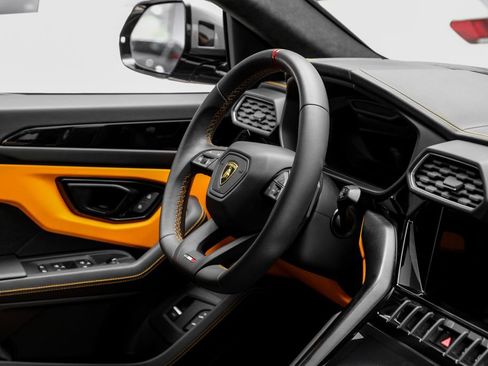 Used 2024 Lamborghini Urus S AWD/4WD image 17