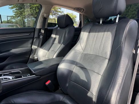 Used 2018 Honda Accord Touring image 10