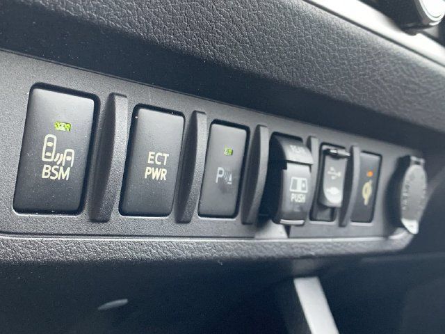 Used 2018 Toyota Tacoma Limited RWD image 28