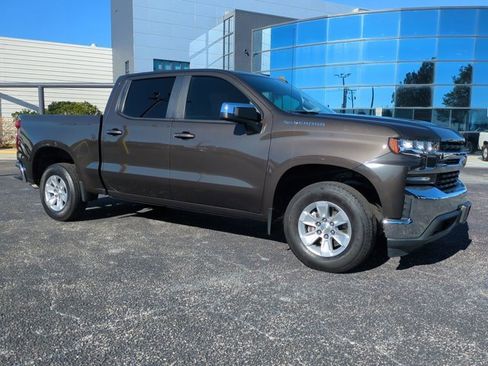 Used 2021 Chevrolet Silverado 1500 LT image 2