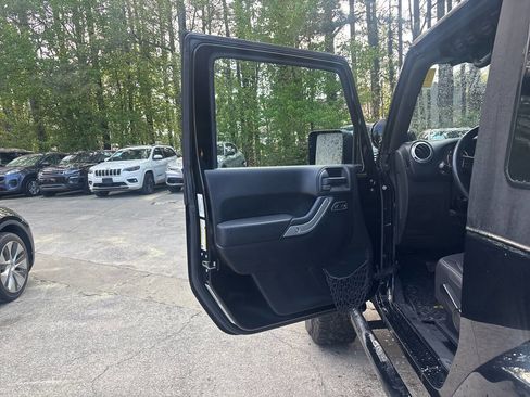 Used 2014 Jeep Wrangler Sahara image 7