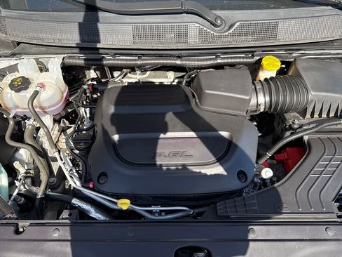 Used 2024 Chrysler Pacifica Touring-L FWD image 22