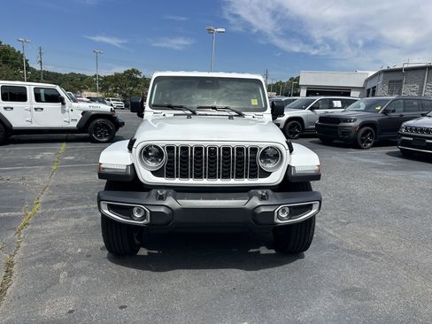 Used 2026 Jeep Wrangler Unlimited Sahara AWD/4WD image 4