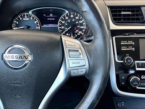 Used 2018 Nissan Altima 2.5 SL FWD image 11