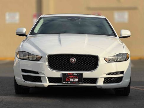 Used 2017 Jaguar XE Prestige RWD image 2