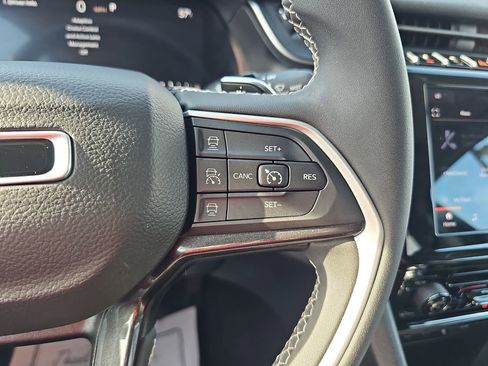 Used 2023 Jeep Grand Cherokee L Laredo image 23