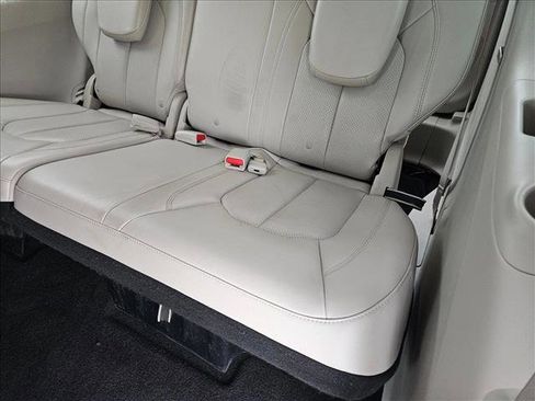 Used 2017 Chrysler Pacifica Touring-L Plus image 19