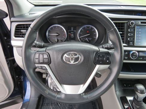 Used 2016 Toyota Highlander Limited image 13