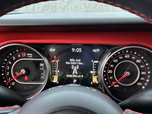 Certified 2022 Jeep Gladiator Rubicon w/ Cold Weather Group image 26