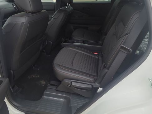 New 2025 Nissan Pathfinder Rock Creek image 9