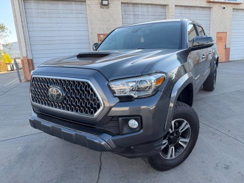 Used 2019 Toyota Tacoma TRD Sport image 15