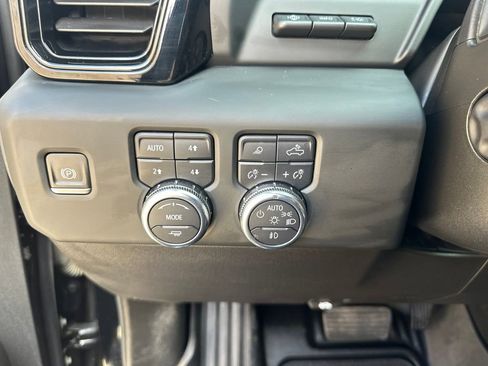 Used 2024 GMC Sierra 1500 AT4 w/ Technology Package AWD/4WD image 9