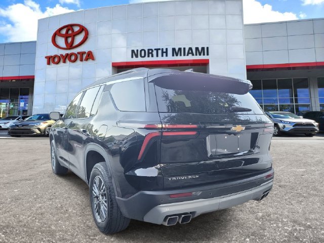 Used 2024 Chevrolet Traverse LT FWD image 3