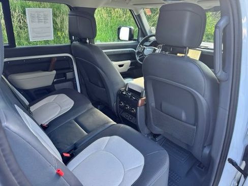 Certified 2024 Land Rover Defender 130 X-Dynamic SE AWD/4WD image 17