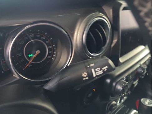 Used 2022 Jeep Wrangler Unlimited Sahara image 29