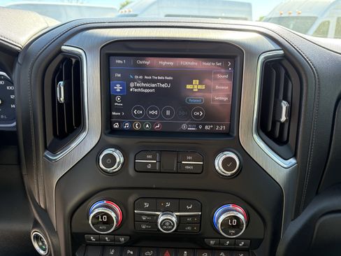 Used 2022 GMC Sierra 2500 Denali w/ Denali Ultimate Package image 24