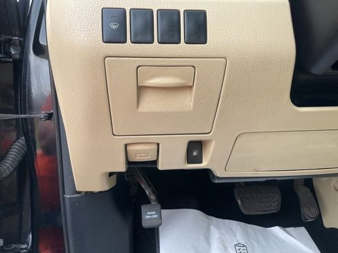 Used 2016 Toyota Highlander XLE image 17